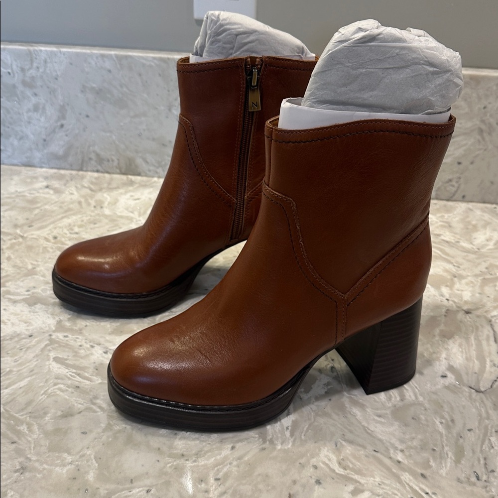Naturalizer Brown Leather Ankle Boots New 
Size 7.5